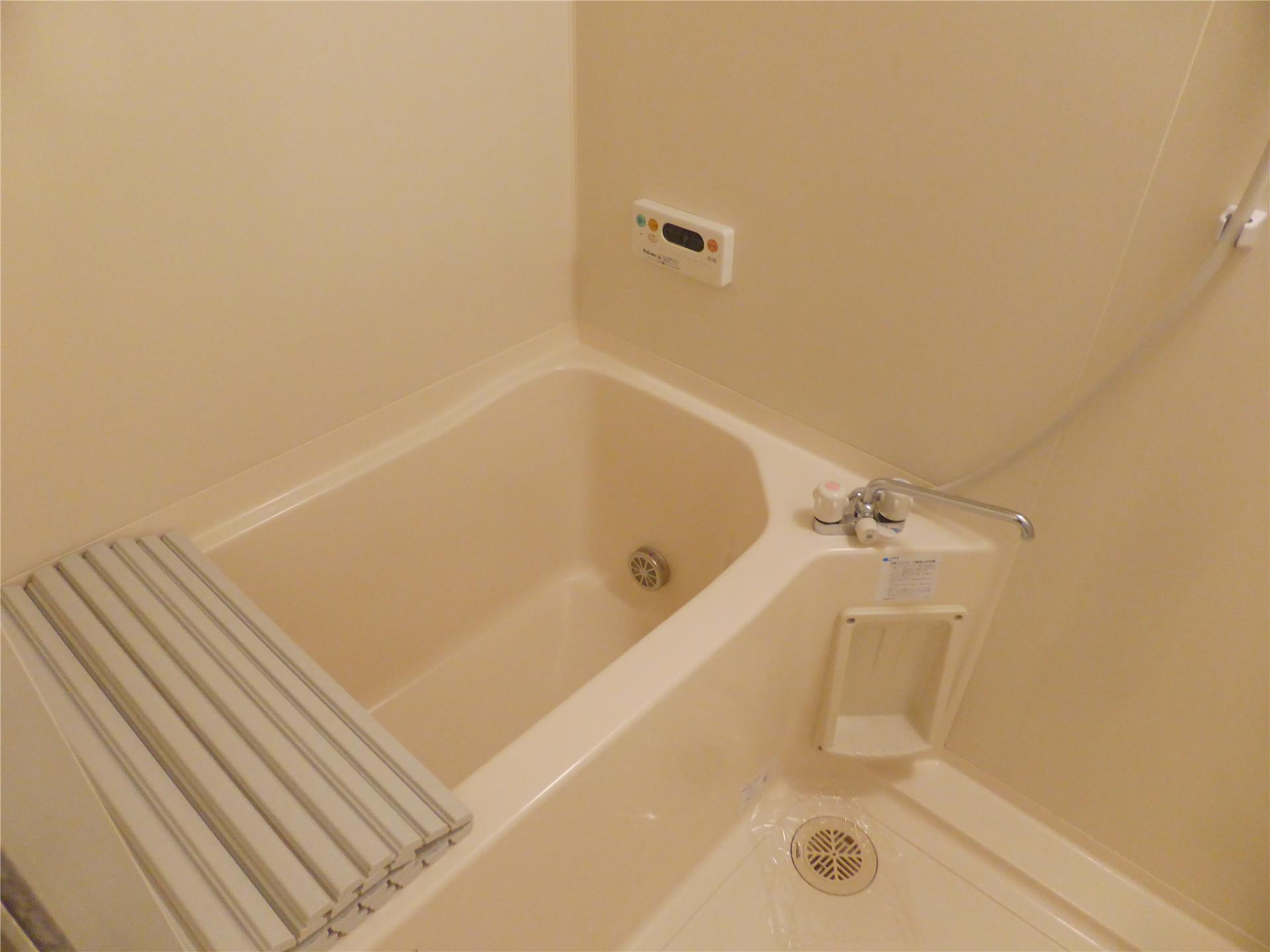 バス・シャワールーム　追焚き機能付きです。