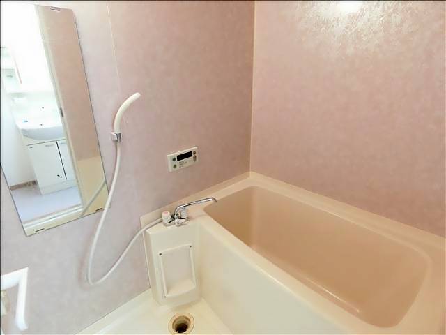 バス・シャワールーム　追焚き機能付きのお風呂です。