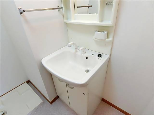 洗面設備　朝の支度もスムーズな独立洗面台。