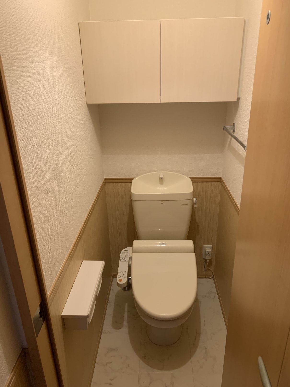 トイレ　温水洗浄便座付トイレ