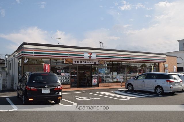 コンビニ　セブンイレブン（コンビニ）まで221m