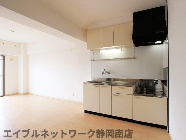 【静岡市駿河区高松のマンションのキッチン】