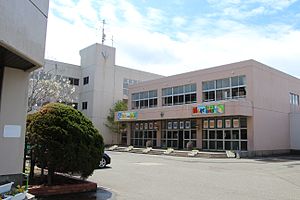 中学校　秋田市立御野場中学校（中学校）まで825m