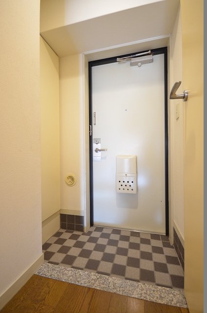 玄関　写真は別号室のものです。