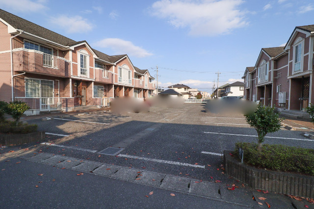 【さくら市卯の里のアパートの駐車場】