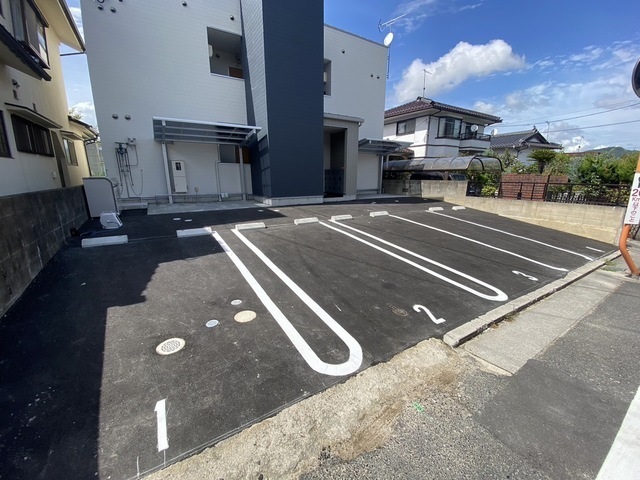 【広島市西区山田町のアパートの駐車場】