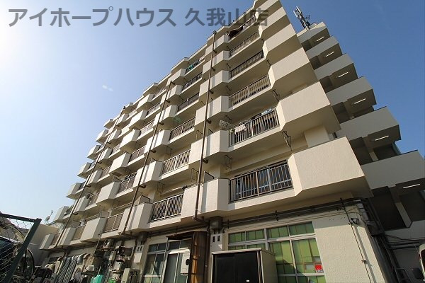 三鷹市新川のマンションの建物外観