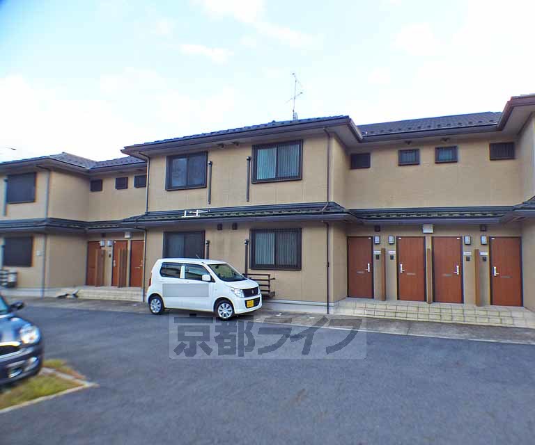 京都市左京区岩倉村松町のアパートの建物外観