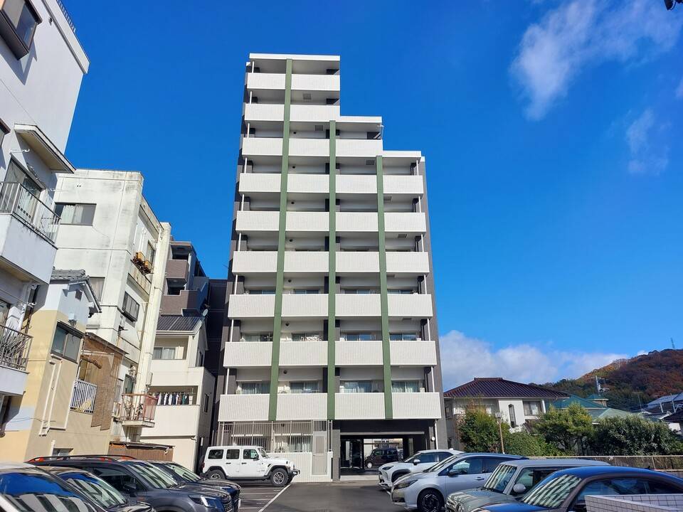 松山市木屋町のマンションの建物外観