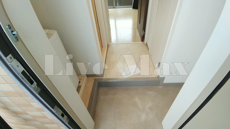 玄関　家具家電付きマンション