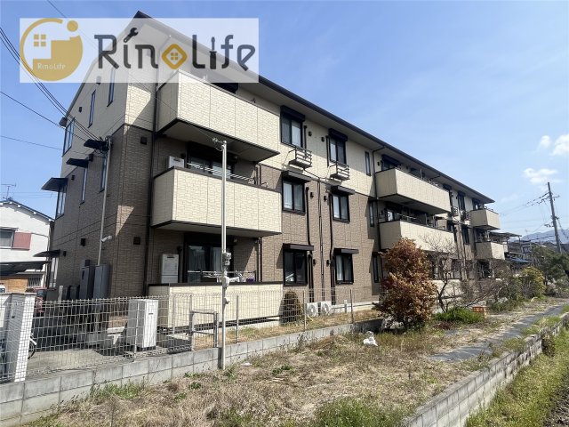 【八尾市高美町のアパートの建物外観】