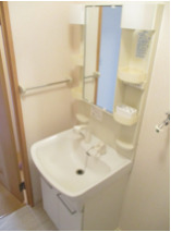 洗面設備　コンパクトで使いやすい洗面所