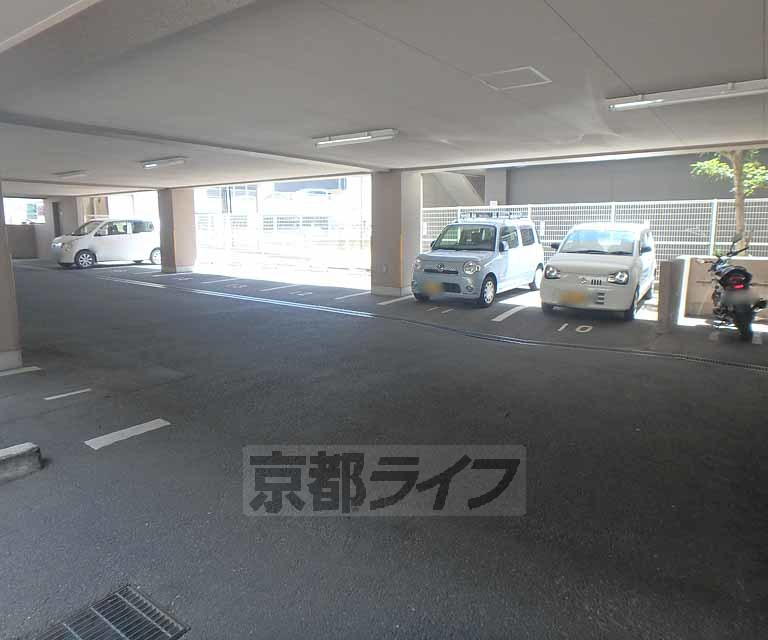 【アネックス大久保の駐車場】