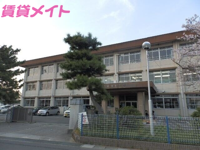 小学校　鈴鹿市立箕田小学校（小学校）まで478m