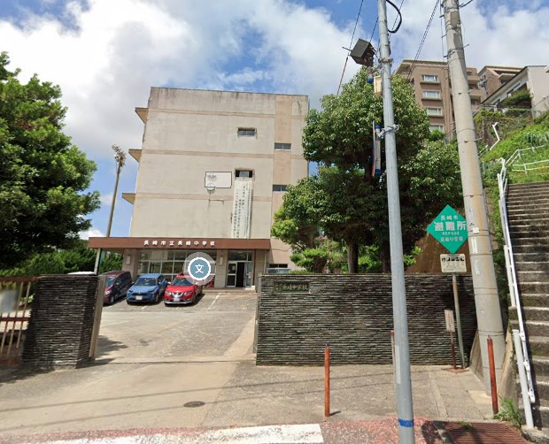 中学校　長崎市立長崎中学校（中学校）まで522m