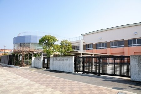 【リブェールハイツＡの小学校】