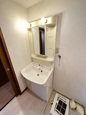 洗面設備　脱衣スペースもあります