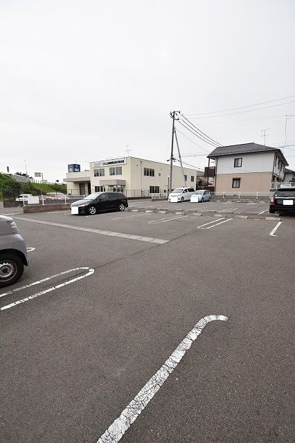 【郡山市町東のアパートの駐車場】