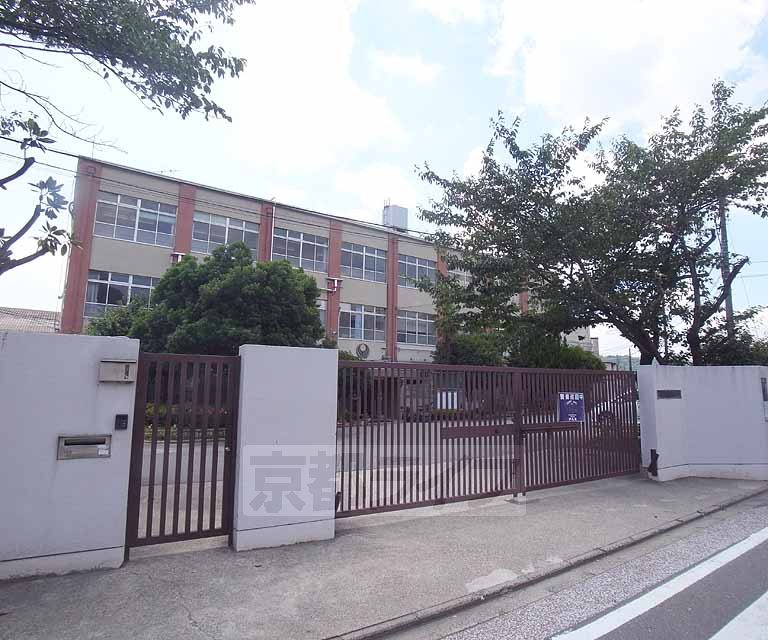 【京都市伏見区石田大山町のアパートの小学校】