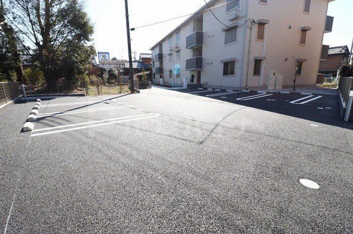 【松戸市中根のアパートの駐車場】