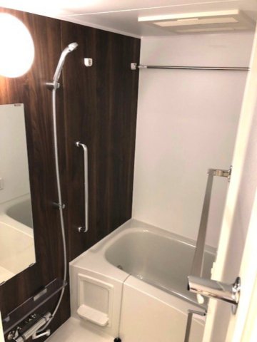 バス・シャワールーム　追焚オートバス、浴室換気乾燥機付き