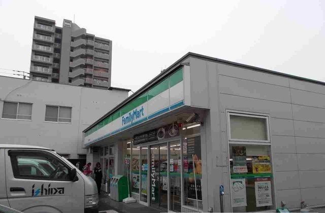 コンビニ　ファミリーマート藤塚店さん（コンビニ）まで290m