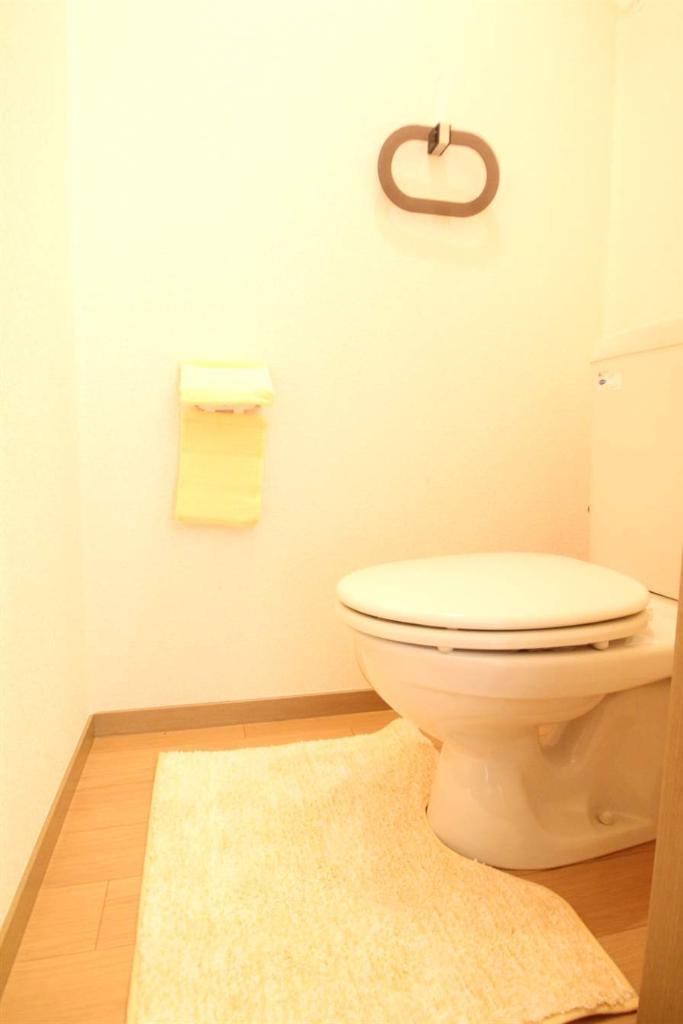 トイレ　温水洗浄便座もついてます