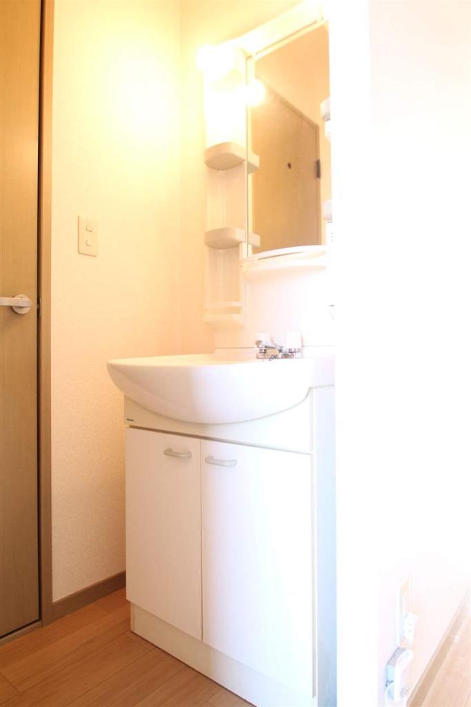 洗面設備　便利な独立洗面台完備