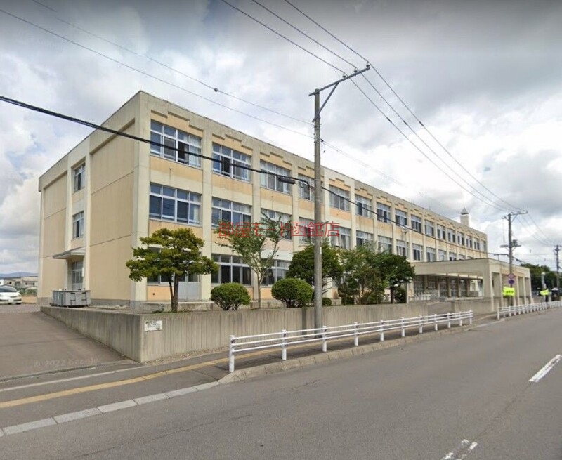 中学校　函館市立湯川中学校（中学校）まで767m