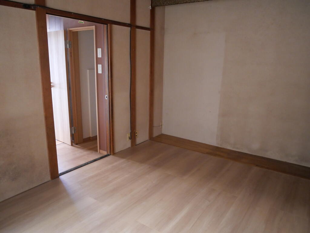 小馬出ハイツB号室の居間写真