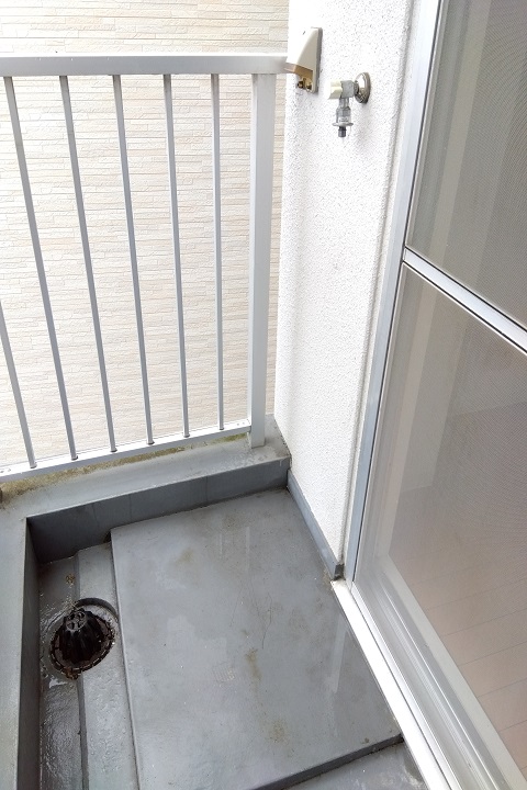 バルコニー　洗濯機置き場