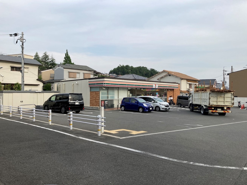 コンビニ　セブンイレブン 高槻安岡寺1丁目店（コンビニ）まで1215m