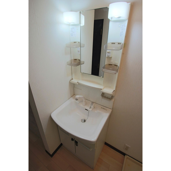 洗面設備　同じ建物の別なお部屋