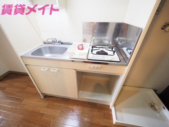 キッチン　同じ物件、別部屋の写真です。