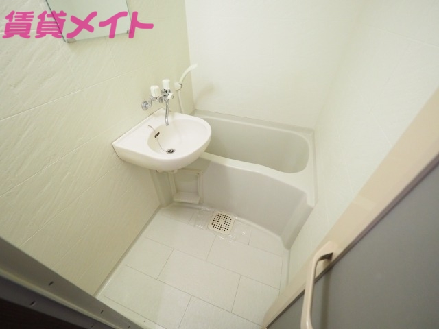 バス・シャワールーム　同じ物件、別部屋の写真です。