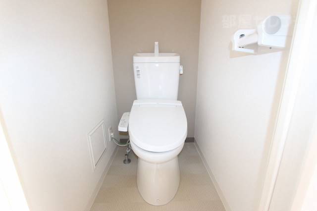 トイレ　ウォシュレットつきの個室トイレです