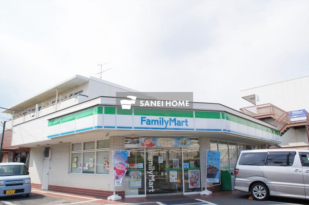 コンビニ　ファミリーマート 小手指二丁目店（コンビニ）まで740m