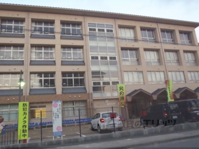 小学校　下阪本小学校（小学校）まで550m