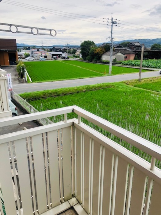 バルコニー　陽当たり良好なバルコニーです