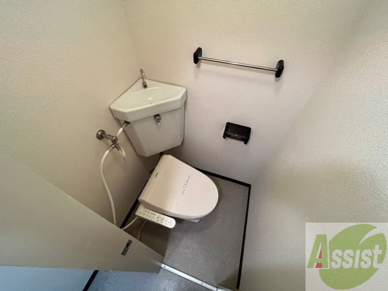 トイレ　ウォシュレット機能がついたトイレです。安心して使用できます。