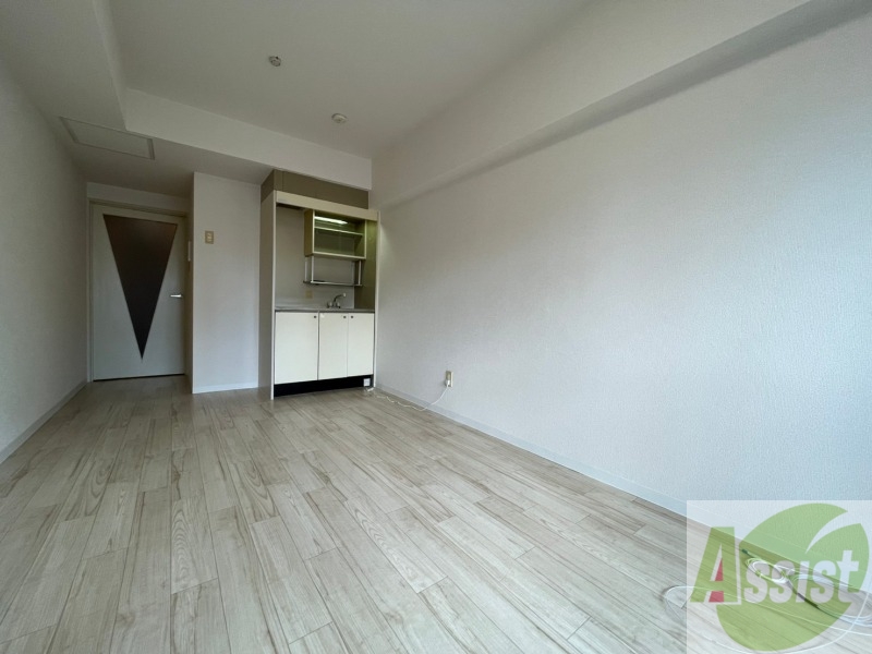 居室・リビング　７．５帖の洋室です。広々として、きれいですね。