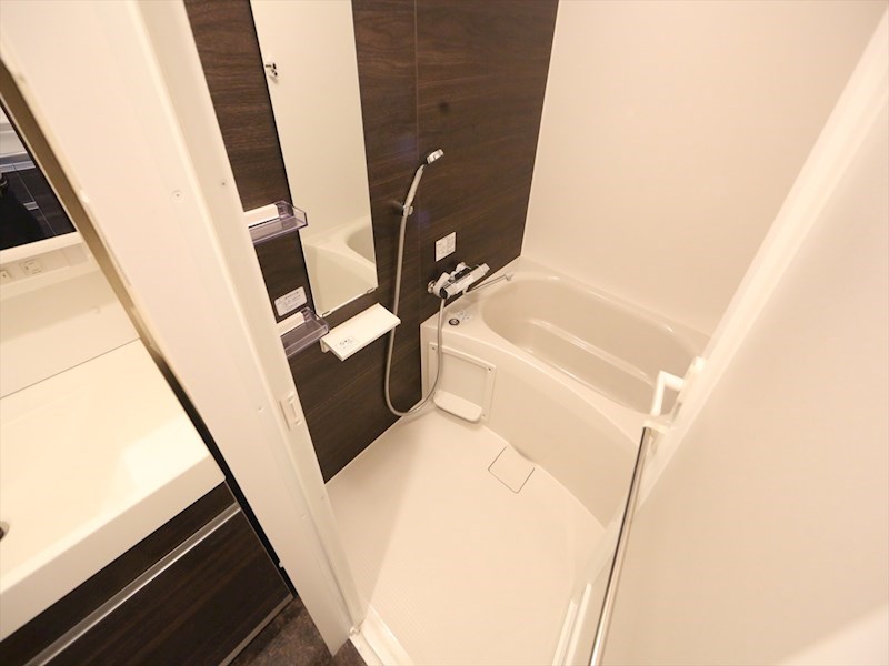 バス・シャワールーム　バスルーム　浴室暖房乾燥機付