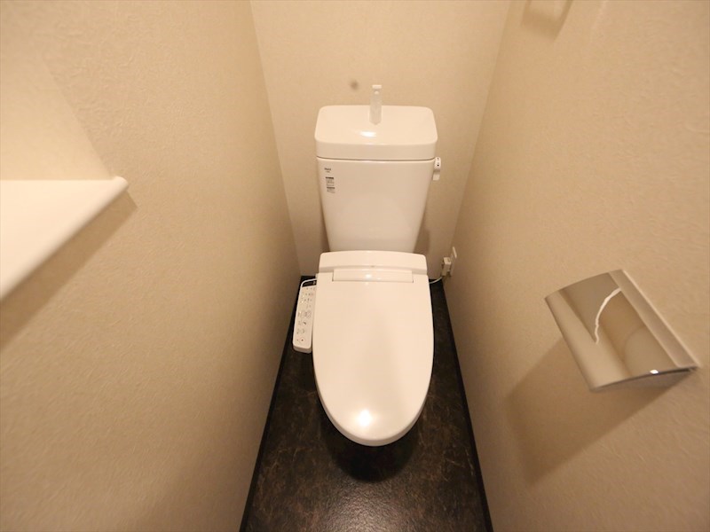 トイレ　温水洗浄暖房便座付きトイレ
