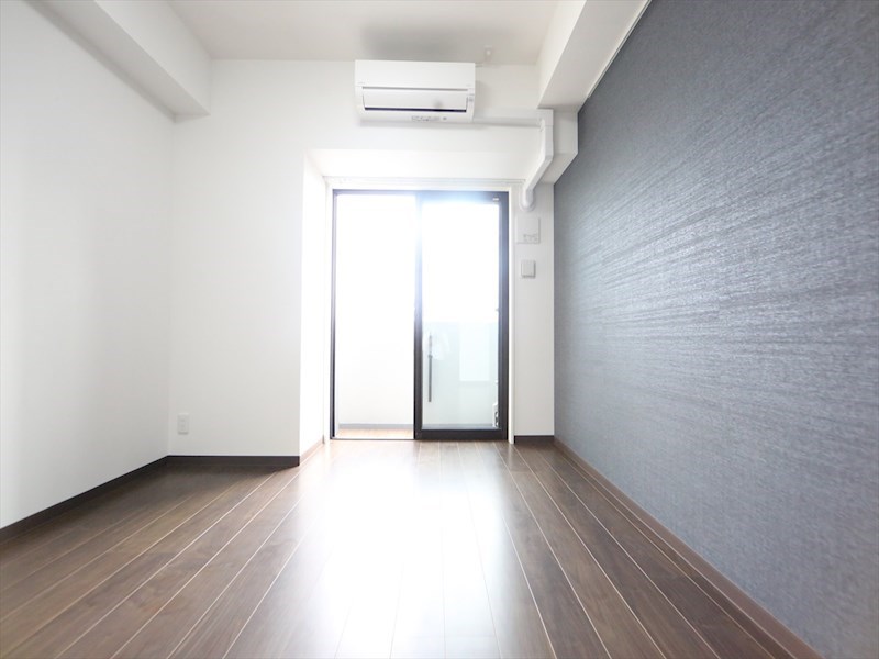 バルコニー　洋室7.3帖　エアコン完備　バルコニー