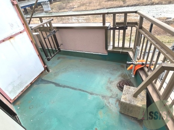 バルコニー　バルコニーがあるので洗濯物は外に干せそうですね。