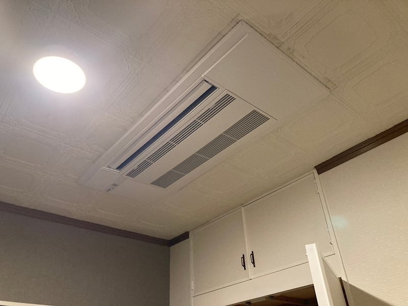 その他部屋・スペース　天井ビルトイン型エアコン