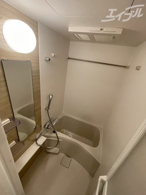 バス・シャワールーム　浴室乾燥機付き！