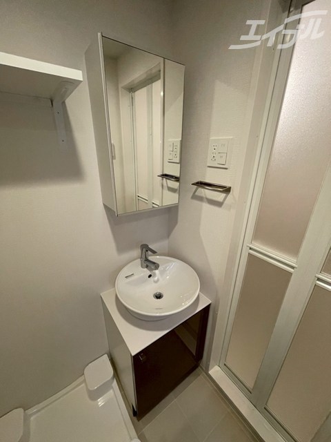 洗面設備　鏡裏収納できます！