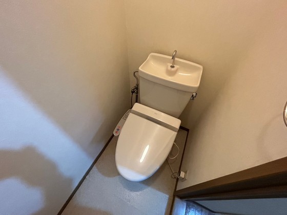 トイレ　※他の号室の写真になります。