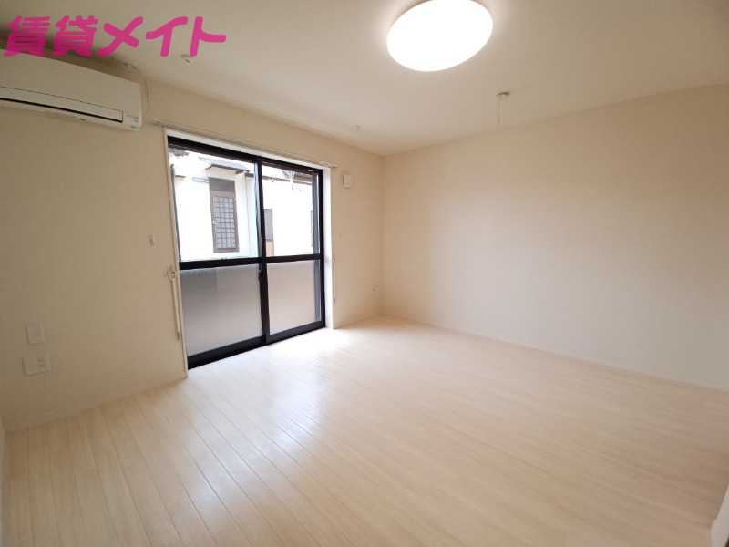 居室・リビング　反転タイプ参考写真